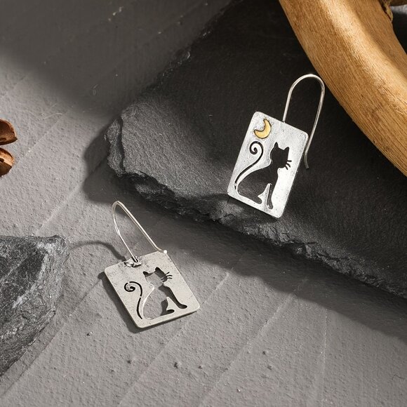 The Cat & The Moon Silver Dipped Gold Accent Keepsake Gift Dangle Earrings NEW - Picture 3 of 8